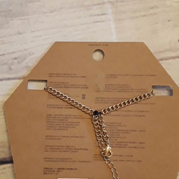 5/$25 Forever 21 Necklace - Picture 2 of 2